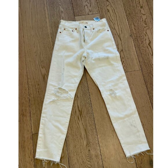 Levi’s Wedgie Straight White Distressed High Waist Jeans (size: 25) - Picture 2 of 5